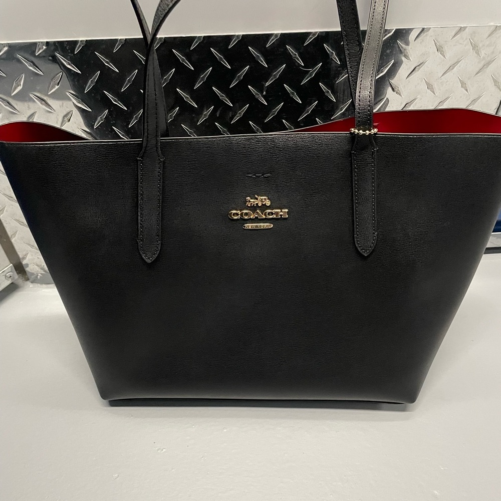 Authentic Coach Avenue Tote,black exterior red interior